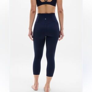 Women's Black color Cropped Leggings